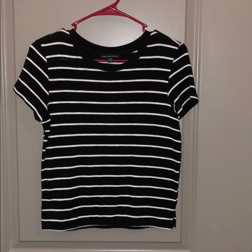 Striped black and white top